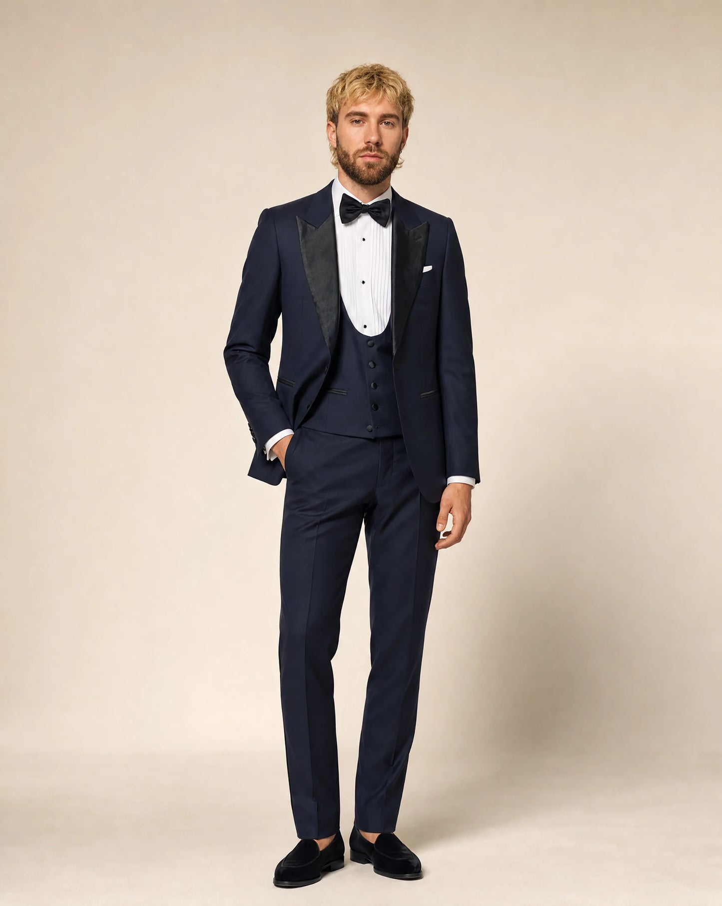 Dunkelblauer Smoking mit Galonhose
