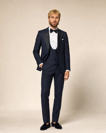 Dunkelblauer Smoking mit Galonhose