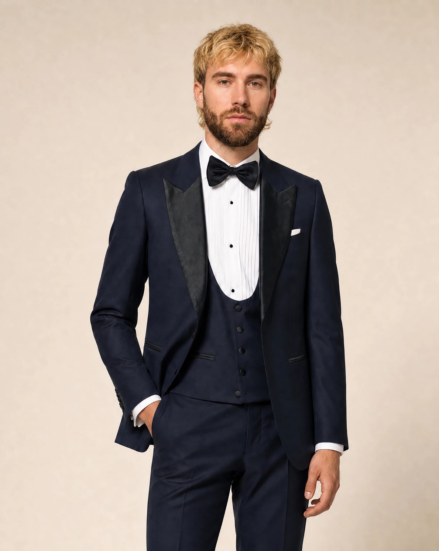 Dunkelblauer Smoking mit Galonhose